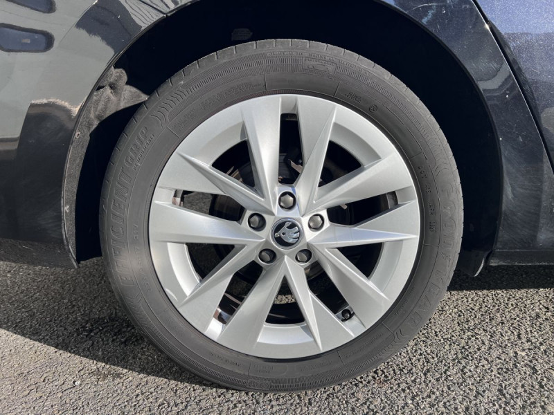 Photo 5 de l'offre de Skoda Octavia Combi (4) 2.0 TDI 150 DSG7 Style à 22490€ chez Carlyss automobiles Vitré