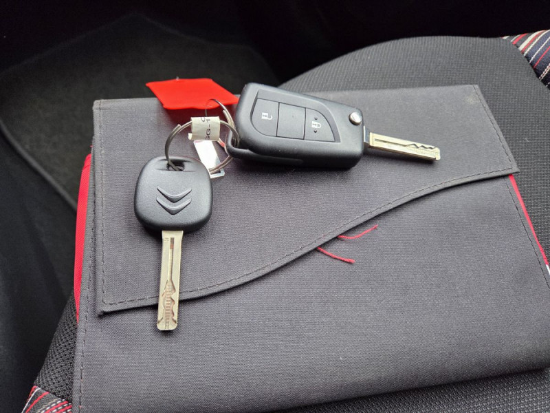 Photo 16 de l'offre de Citroën C1 (2) VTi 72 S&S BVM Feel à 9490€ chez Carlyss automobiles Vitré