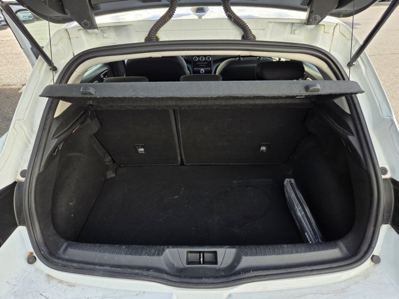 Photo 23 de l'offre de Renault Mégane Berline (4) Business TCe 115 FAP -21N à 14490€ chez Carlyss automobiles Vitré