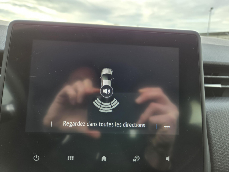 Photo 9 de l'offre de RENAULT Clio (5) Business TCe 90 -21 à 11990€ chez Carlyss automobiles Vitré