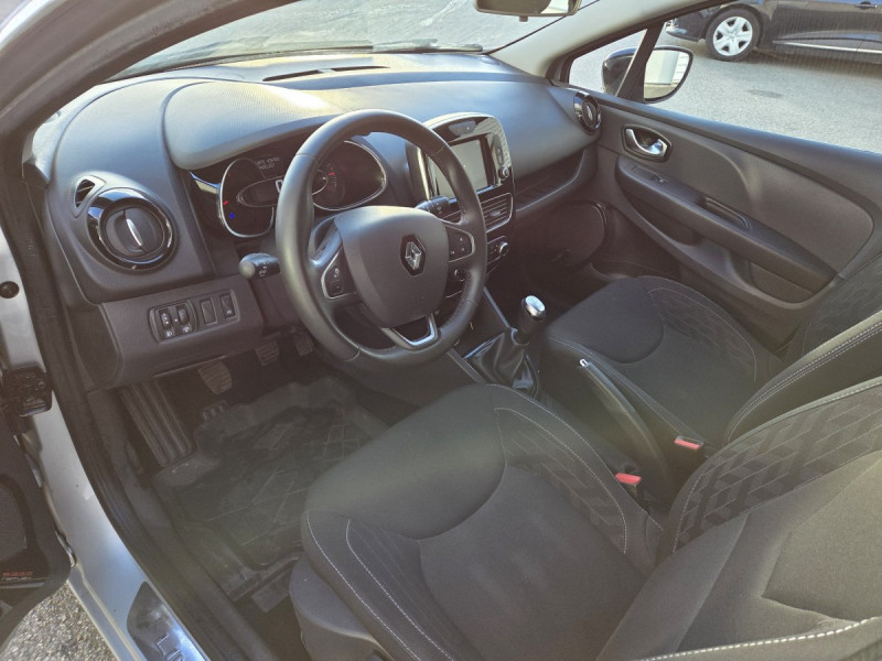 Photo 6 de l'offre de RENAULT Clio (4) Limited dCi 90 - 18 à 10790€ chez Carlyss automobiles Vitré