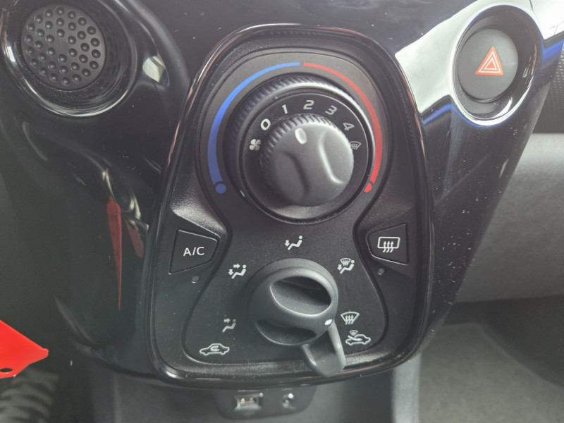 Photo 10 de l'offre de Citroën C1 (2) VTi 72 S&S BVM Feel à 9490€ chez Carlyss automobiles Vitré