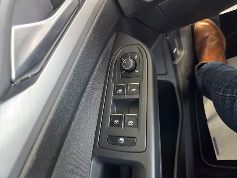 Photo 21 de l'offre de Volkswagen Golf (8) 2.0 TDI SCR 115 DSG7 Life Busi à 19790€ chez Carlyss automobiles Vitré