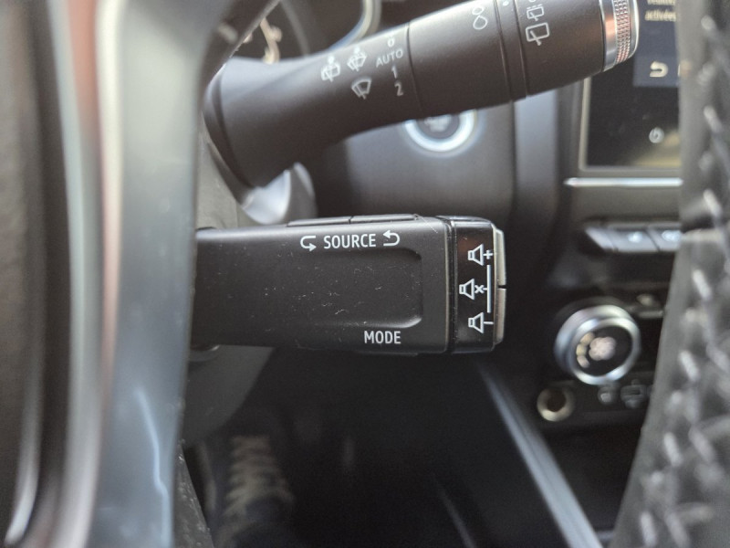 Photo 19 de l'offre de RENAULT Clio (5) Intens TCe 100 - 20 à 12690€ chez Carlyss automobiles Vitré