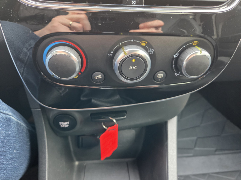 Photo 17 de l'offre de Renault Clio Estate (4) Business dCi 90 à 12990€ chez Carlyss automobiles Vitré