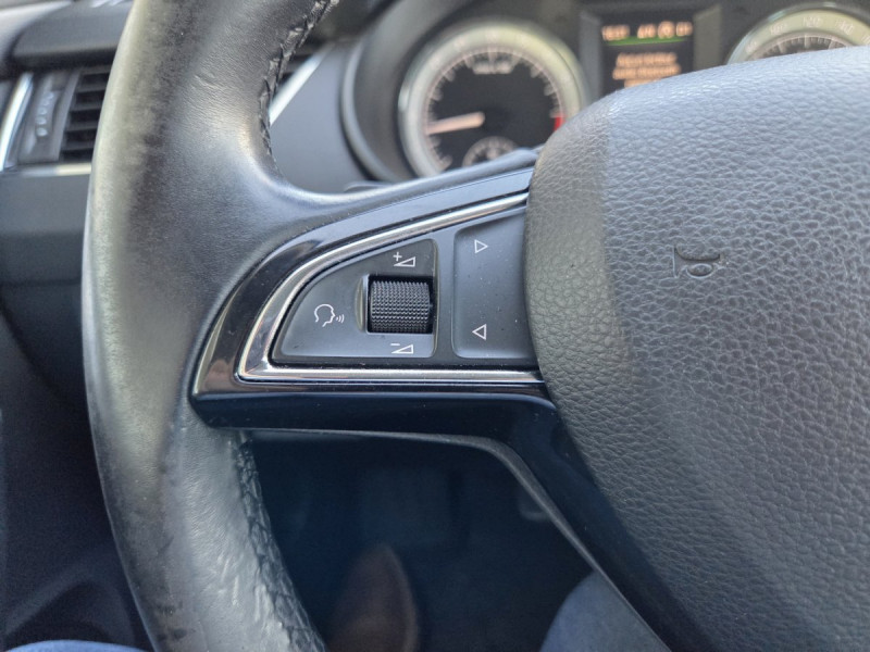 Photo 21 de l'offre de Skoda Octavia Combi (3) 2.0 TDI 150 DSG6 Style à 18790€ chez Carlyss automobiles Vitré