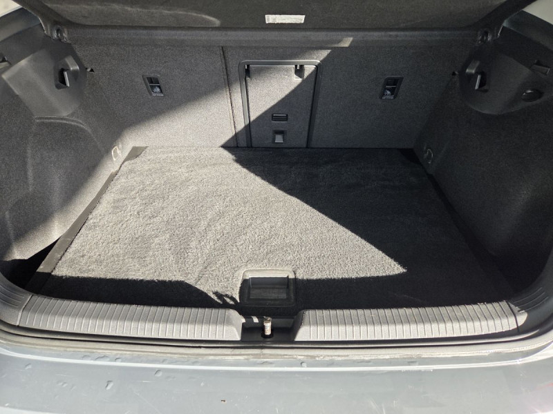 Photo 22 de l'offre de Volkswagen Golf (8) 2.0 TDI SCR 115 DSG7 Life Busi à 19790€ chez Carlyss automobiles Vitré