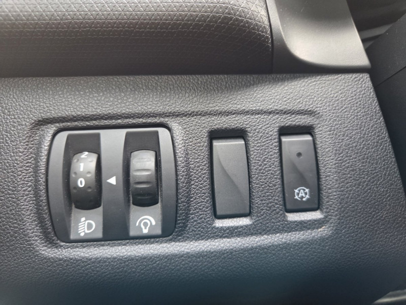 Photo 20 de l'offre de Renault Clio Estate (4) Business dCi 90 à 12990€ chez Carlyss automobiles Vitré