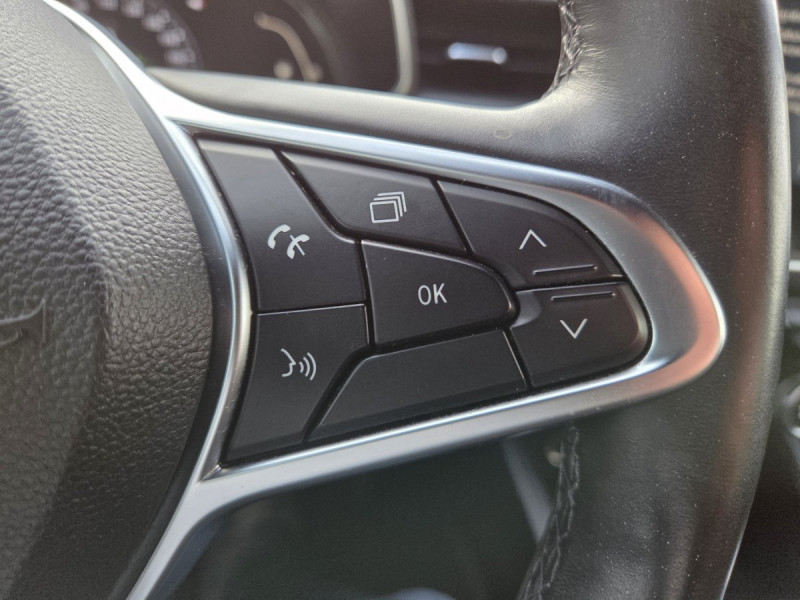 Photo 18 de l'offre de RENAULT Clio (5) Intens TCe 100 - 20 à 12690€ chez Carlyss automobiles Vitré