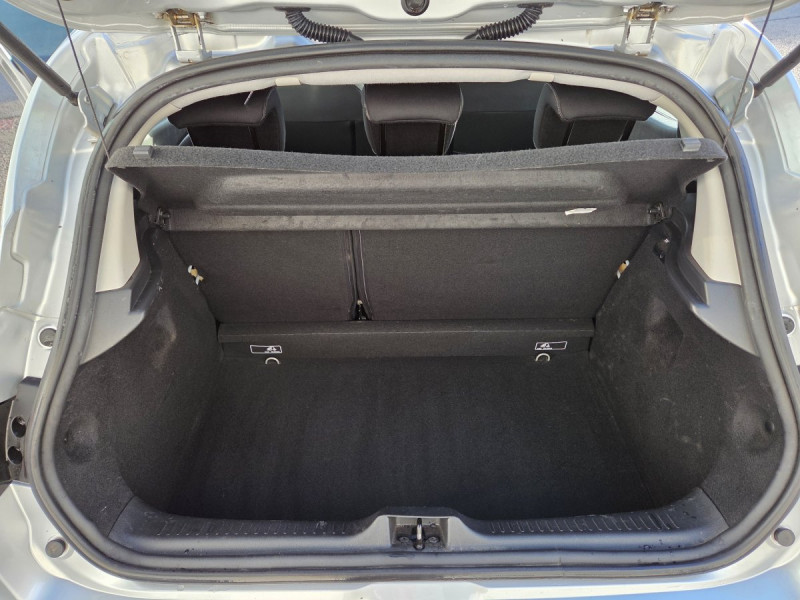 Photo 19 de l'offre de RENAULT Clio (4) Limited dCi 90 - 18 à 10790€ chez Carlyss automobiles Vitré