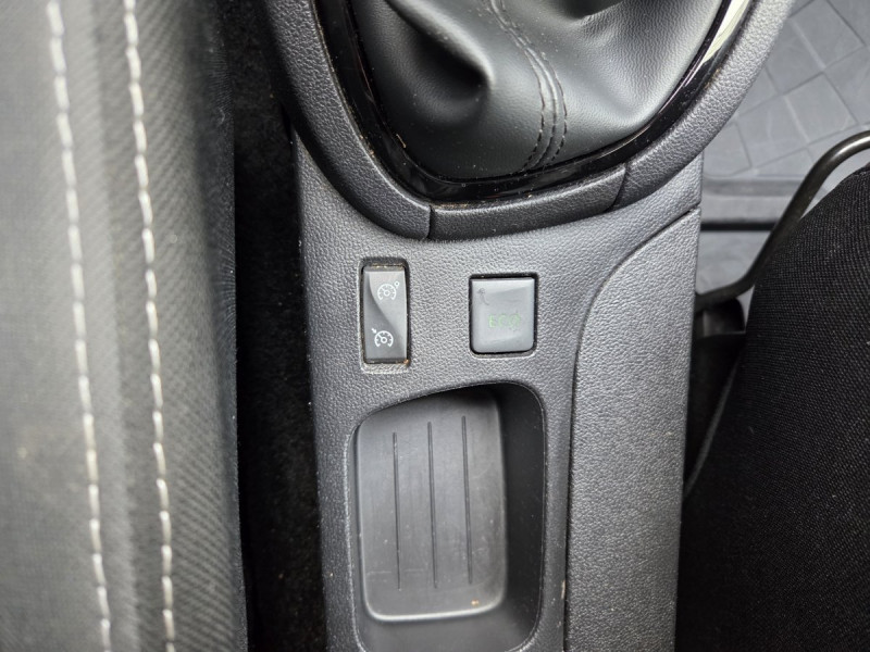 Photo 21 de l'offre de Renault Clio Estate (4) Business dCi 90 à 12990€ chez Carlyss automobiles Vitré