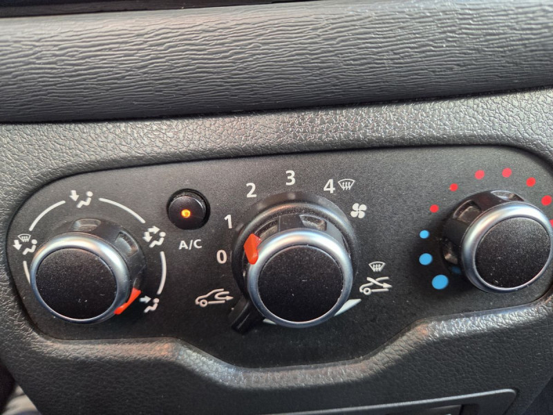 Photo 10 de l'offre de Dacia Lodgy 7 Places Essentiel Blue dCi 115 E6U à 15490€ chez Carlyss automobiles Vitré