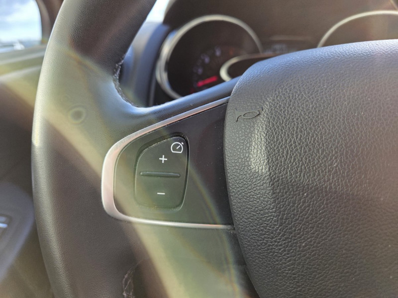 Photo 17 de l'offre de RENAULT Clio (4) Limited dCi 90 - 18 à 10790€ chez Carlyss automobiles Vitré