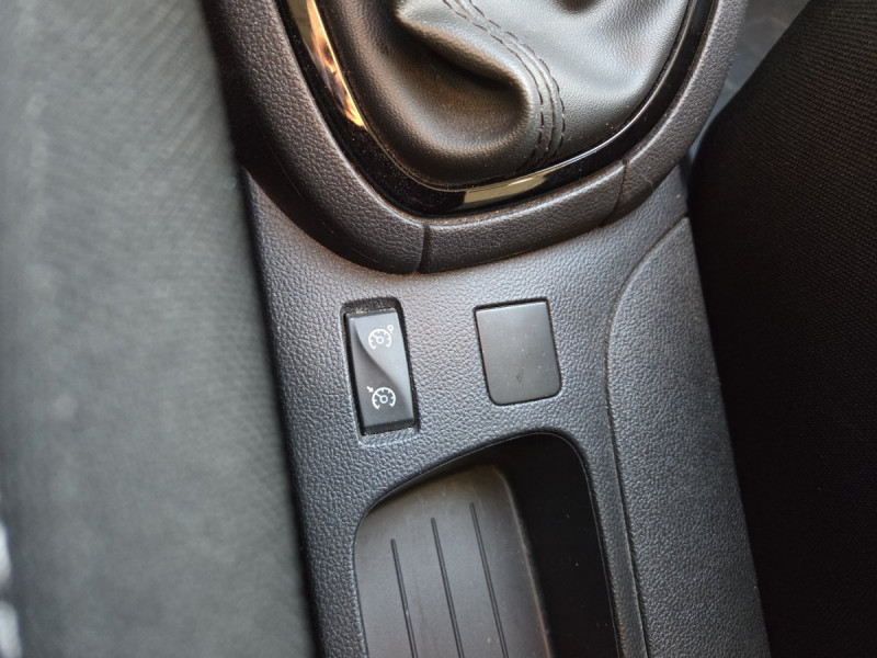 Photo 14 de l'offre de RENAULT Clio (4) Limited dCi 90 - 18 à 10790€ chez Carlyss automobiles Vitré