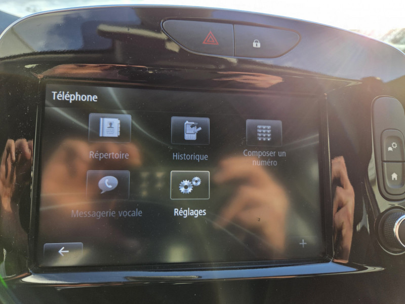 Photo 12 de l'offre de RENAULT Clio (4) Limited dCi 90 - 18 à 10790€ chez Carlyss automobiles Vitré