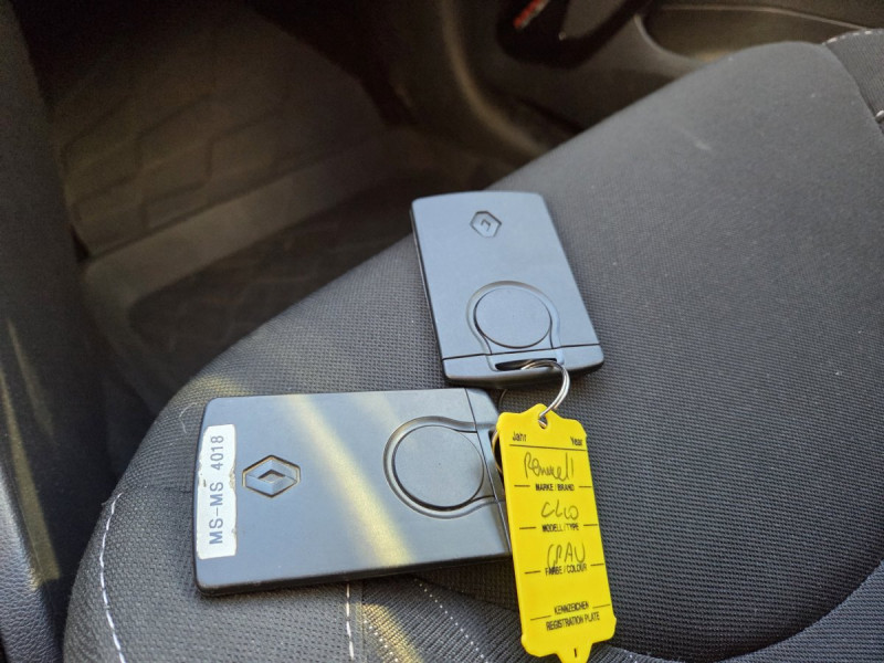 Photo 18 de l'offre de RENAULT Clio (4) Limited dCi 90 - 18 à 10790€ chez Carlyss automobiles Vitré