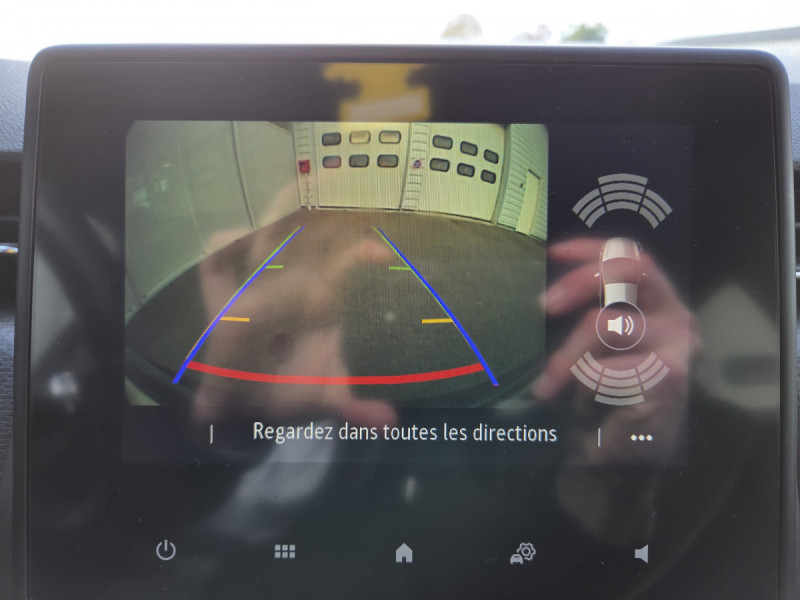 Photo 12 de l'offre de RENAULT Clio (5) Intens TCe 100 - 20 à 12690€ chez Carlyss automobiles Vitré