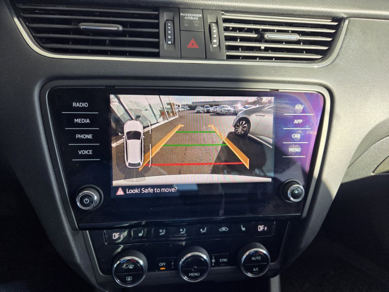 Photo 10 de l'offre de Skoda Octavia Combi (3) 2.0 TDI 150 DSG6 Style à 18790€ chez Carlyss automobiles Vitré