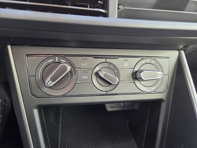 Photo 12 de l'offre de Volkswagen Polo (6) 1.0 TSI 95 Business à 11290€ chez Carlyss automobiles Vitré