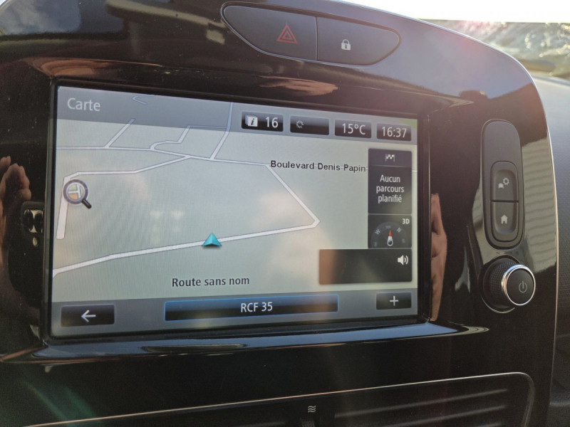 Photo 11 de l'offre de RENAULT Clio (4) Limited dCi 90 - 18 à 10790€ chez Carlyss automobiles Vitré