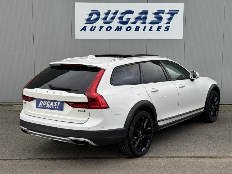 Photo 4 de l'offre de VOLVO V90 CROSS COUNTRY D4 AWD 190 ch Geartronic 8 Pro à 27900€ chez Dugast automobiles