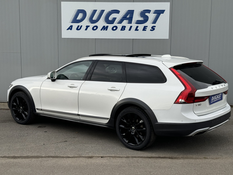 Photo 3 de l'offre de VOLVO V90 CROSS COUNTRY D4 AWD 190 ch Geartronic 8 Pro à 27900€ chez Dugast automobiles