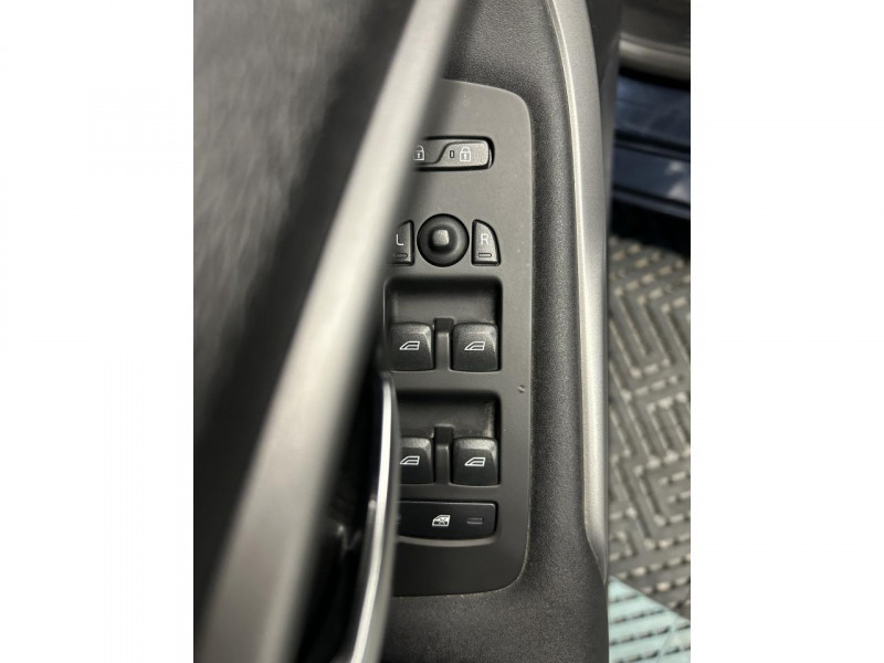 Photo 15 de l'offre de VOLVO V40 II T3 150ch Start&Stop Kinetic à 11490€ chez MKP Distribution