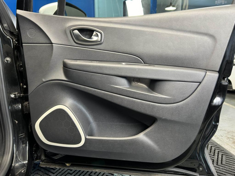 Photo 48 de l'offre de RENAULT CAPTUR 0.9 TCe 90  Intens BVM à 12490€ chez MKP Distribution