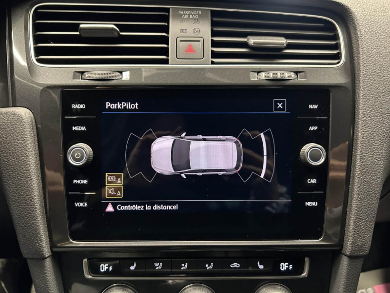 Photo 19 de l'offre de VOLKSWAGEN GOLF 7 1.5 TSI 150 Carat + Pack R Line BVM à 18490€ chez MKP Distribution