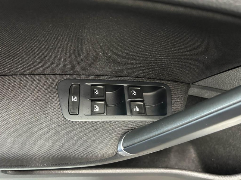 Photo 34 de l'offre de VOLKSWAGEN GOLF 7 1.5 TSI 150 Carat + Pack R Line BVM à 18490€ chez MKP Distribution