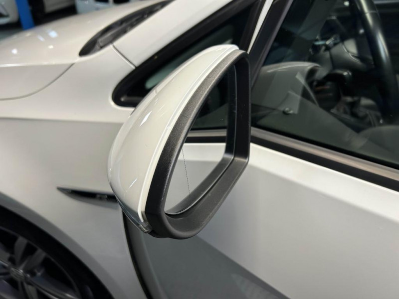 Photo 48 de l'offre de VOLKSWAGEN GOLF 7 1.5 TSI 150 Carat + Pack R Line BVM à 18490€ chez MKP Distribution