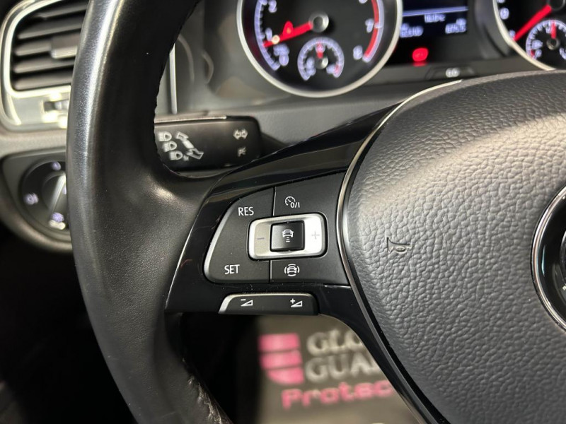 Photo 14 de l'offre de VOLKSWAGEN GOLF 7 1.5 TSI 150 Carat + Pack R Line BVM à 18490€ chez MKP Distribution