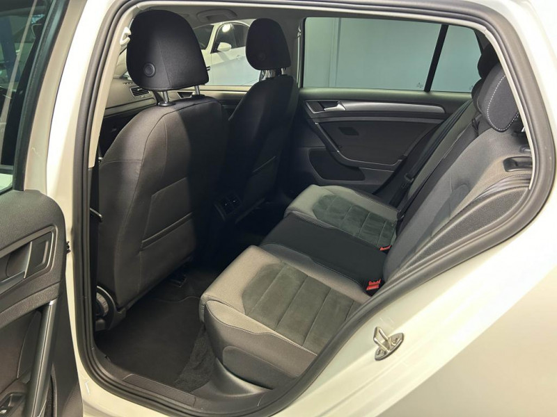 Photo 38 de l'offre de VOLKSWAGEN GOLF 7 1.5 TSI 150 Carat + Pack R Line BVM à 18490€ chez MKP Distribution