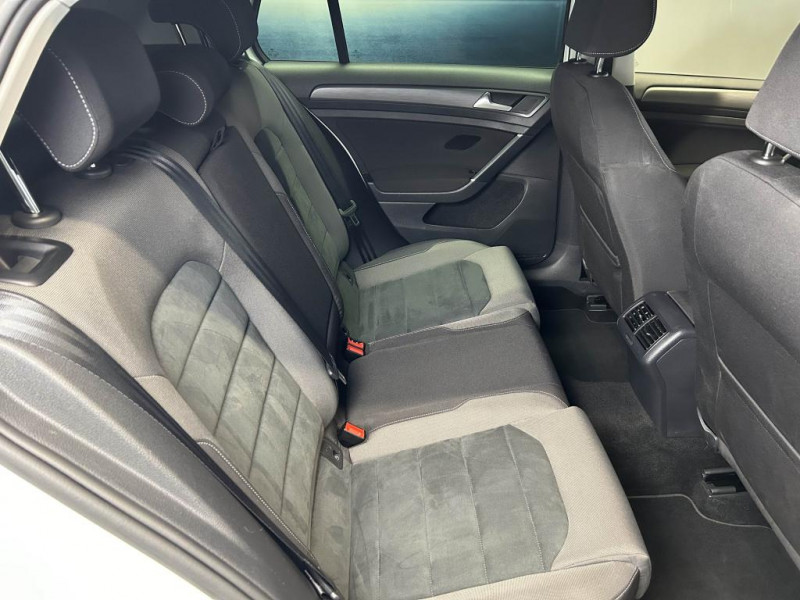 Photo 41 de l'offre de VOLKSWAGEN GOLF 7 1.5 TSI 150 Carat + Pack R Line BVM à 18490€ chez MKP Distribution