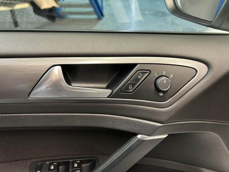 Photo 35 de l'offre de VOLKSWAGEN GOLF 7 1.5 TSI 150 Carat + Pack R Line BVM à 18490€ chez MKP Distribution