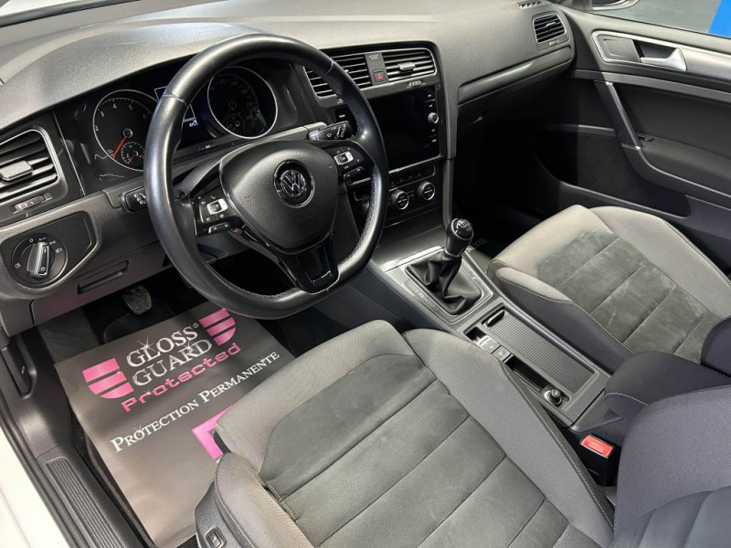 Photo 30 de l'offre de VOLKSWAGEN GOLF 7 1.5 TSI 150 Carat + Pack R Line BVM à 18490€ chez MKP Distribution