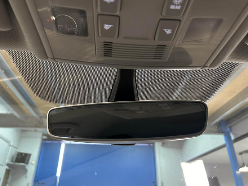 Photo 49 de l'offre de VOLKSWAGEN GOLF 7 1.5 TSI 150 Carat + Pack R Line BVM à 18490€ chez MKP Distribution