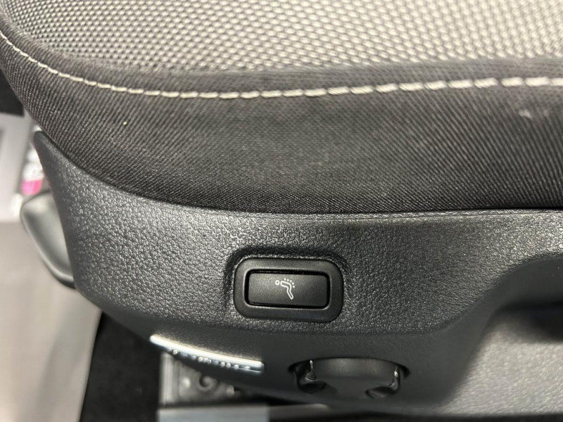 Photo 31 de l'offre de VOLKSWAGEN GOLF 7 1.5 TSI 150 Carat + Pack R Line BVM à 18490€ chez MKP Distribution
