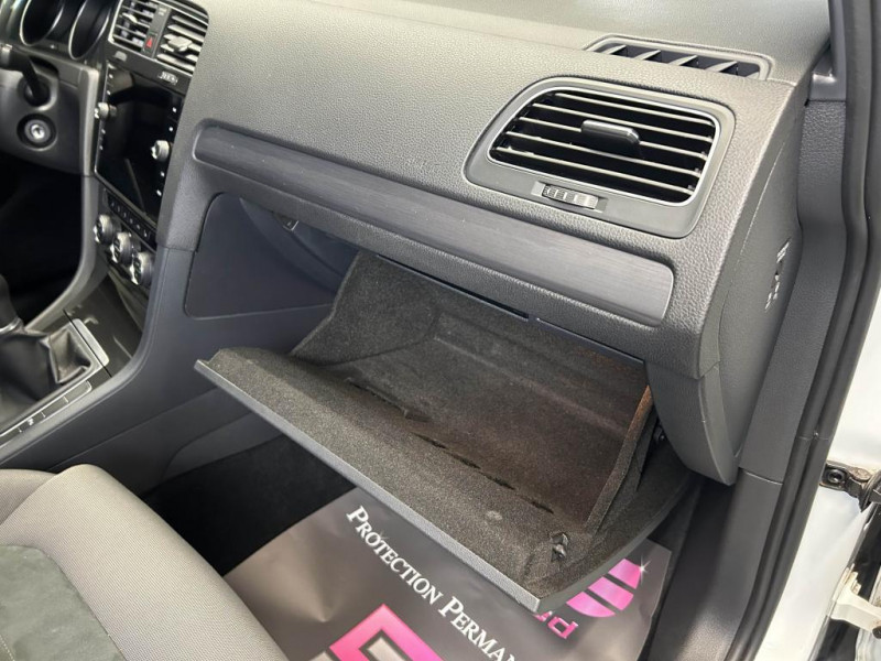 Photo 36 de l'offre de VOLKSWAGEN GOLF 7 1.5 TSI 150 Carat + Pack R Line BVM à 18490€ chez MKP Distribution