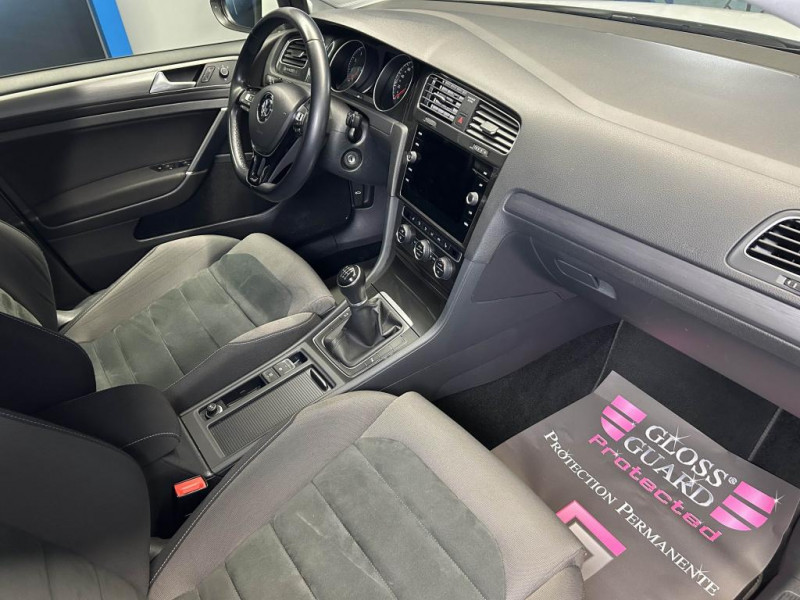 Photo 46 de l'offre de VOLKSWAGEN GOLF 7 1.5 TSI 150 Carat + Pack R Line BVM à 18490€ chez MKP Distribution