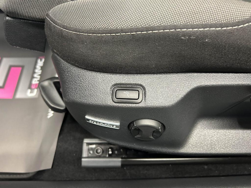 Photo 32 de l'offre de VOLKSWAGEN GOLF 7 1.5 TSI 150 Carat + Pack R Line BVM à 18490€ chez MKP Distribution