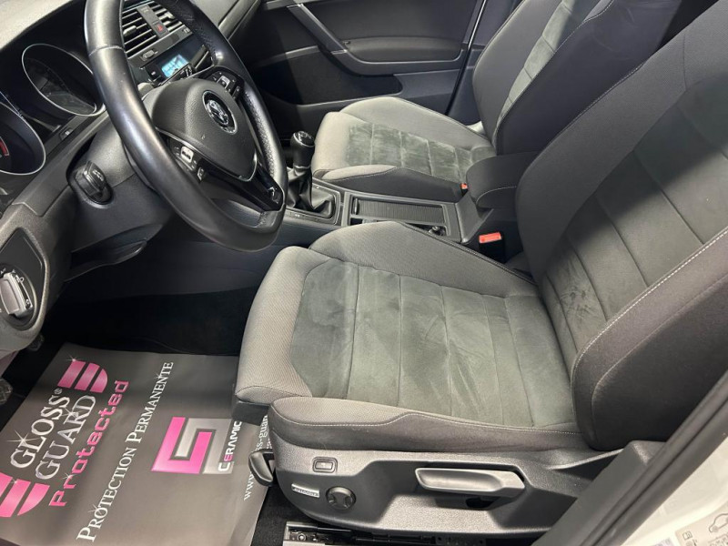 Photo 28 de l'offre de VOLKSWAGEN GOLF 7 1.5 TSI 150 Carat + Pack R Line BVM à 18490€ chez MKP Distribution