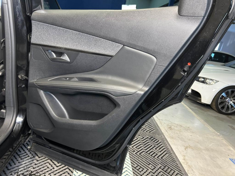 Photo 43 de l'offre de PEUGEOT 3008 1.5 BlueHDi 130 GT Line BVA à 22990€ chez MKP Distribution