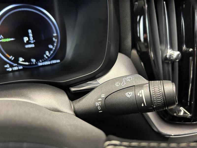 Photo 17 de l'offre de VOLVO XC60 2.0 T8 390  R-Design GEARTRONIC 8 à 34490€ chez MKP Distribution