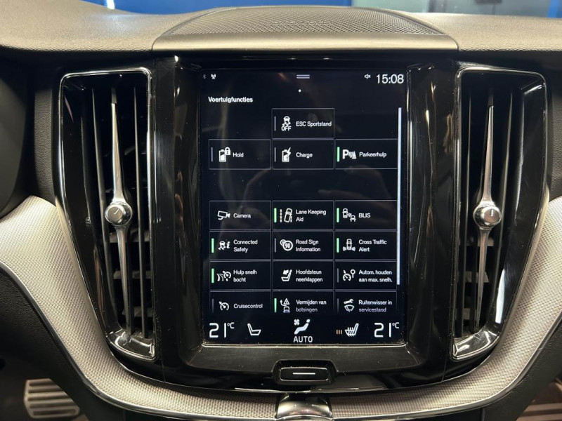 Photo 20 de l'offre de VOLVO XC60 2.0 T8 390  R-Design GEARTRONIC 8 à 34490€ chez MKP Distribution