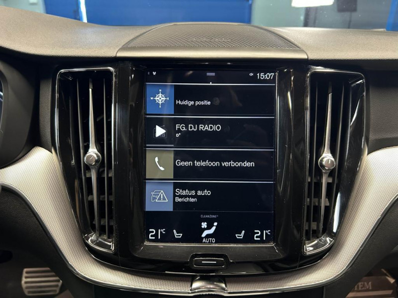 Photo 22 de l'offre de VOLVO XC60 2.0 T8 390  R-Design GEARTRONIC 8 à 34490€ chez MKP Distribution