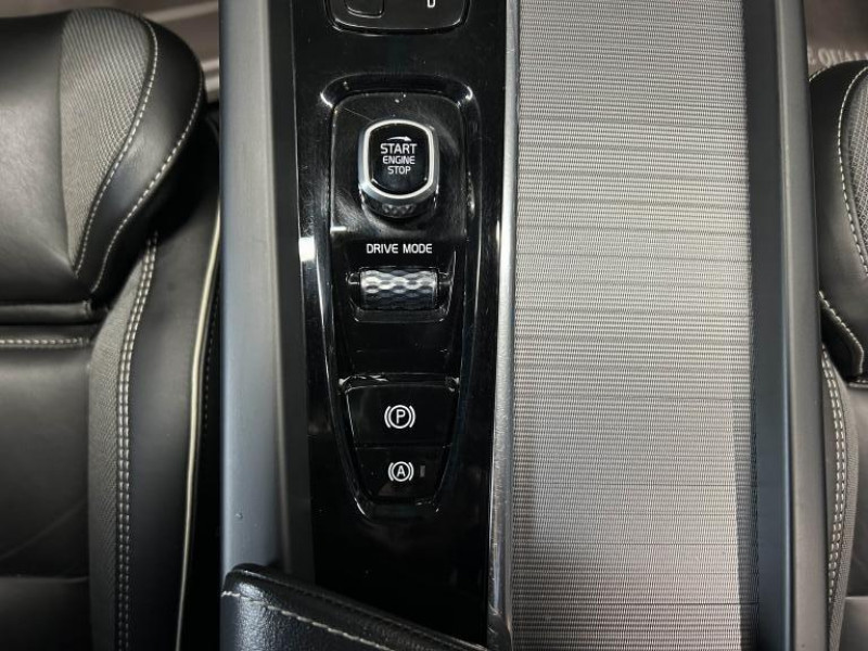 Photo 26 de l'offre de VOLVO XC60 2.0 T8 390  R-Design GEARTRONIC 8 à 34490€ chez MKP Distribution