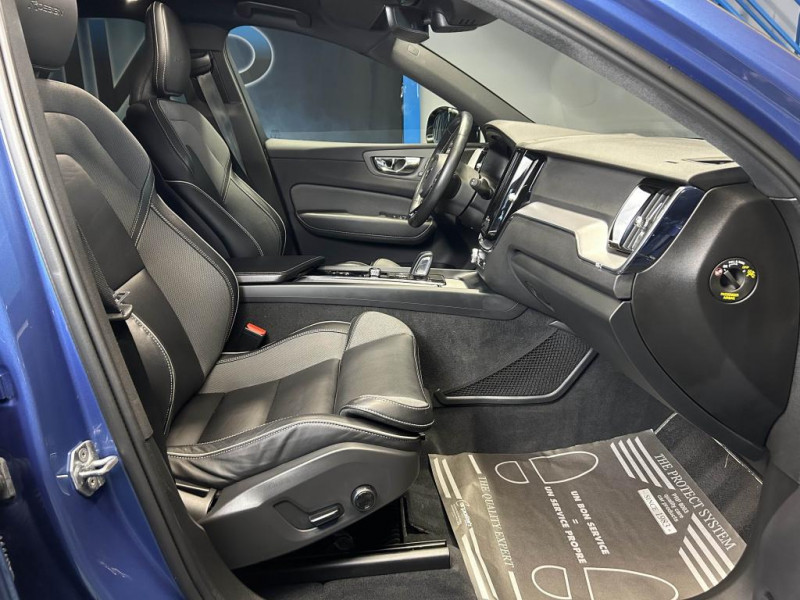 Photo 45 de l'offre de VOLVO XC60 2.0 T8 390  R-Design GEARTRONIC 8 à 34490€ chez MKP Distribution
