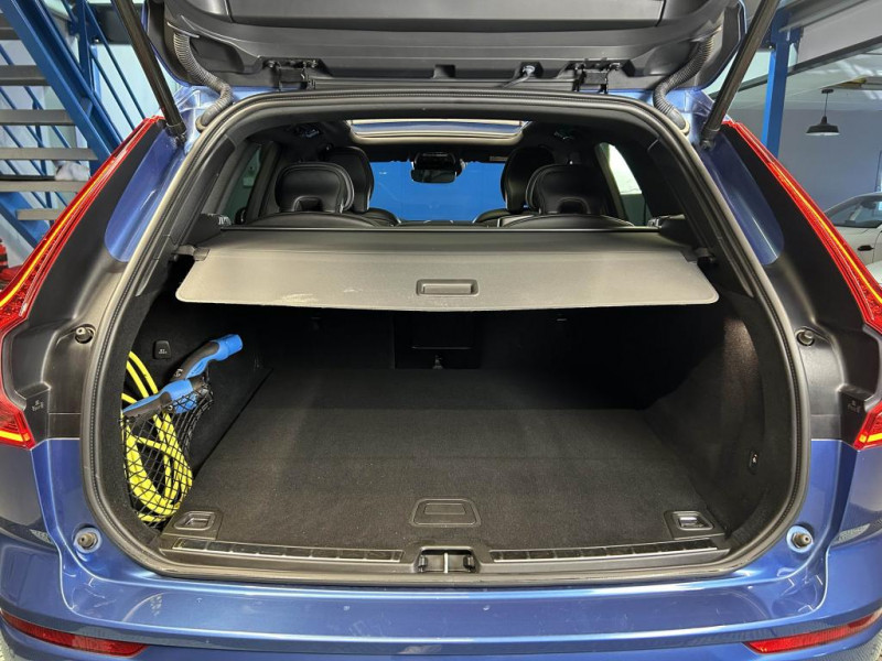 Photo 9 de l'offre de VOLVO XC60 2.0 T8 390  R-Design GEARTRONIC 8 à 34490€ chez MKP Distribution