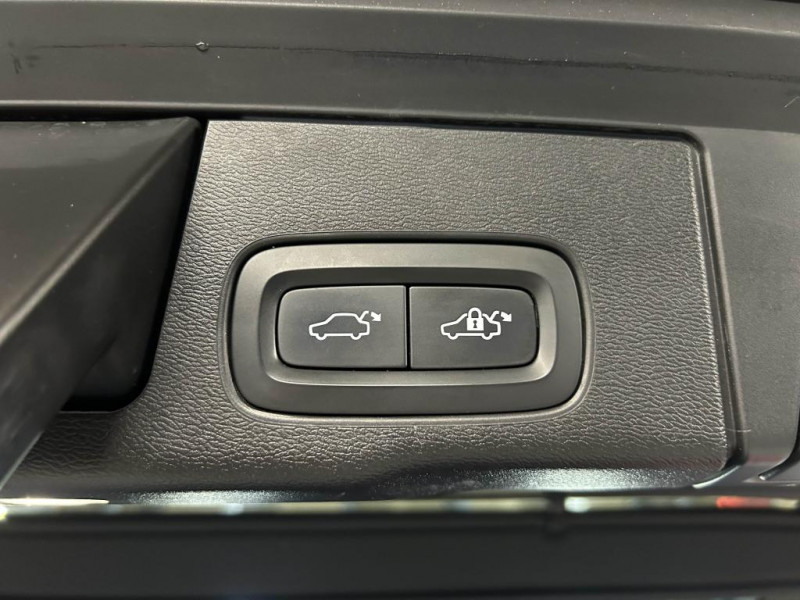 Photo 10 de l'offre de VOLVO XC60 2.0 T8 390  R-Design GEARTRONIC 8 à 34490€ chez MKP Distribution